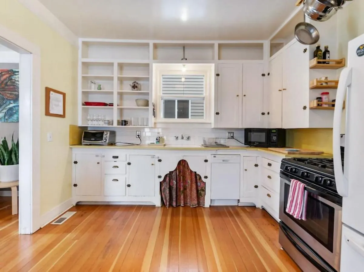 Charming 1909 St Johns Bungalow Portland Holiday home